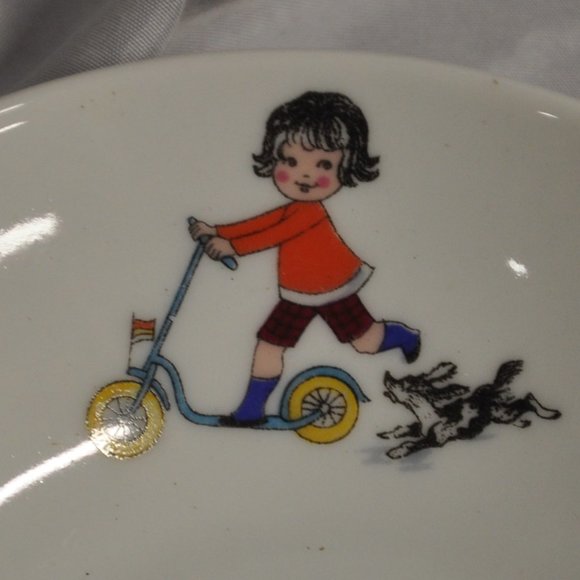 10 oz vintage Sarah Kay children playing bowl dish (383w) - Picture 2 of 7